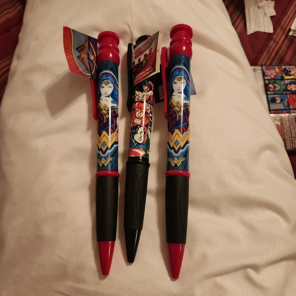 3 Jumbo pens
